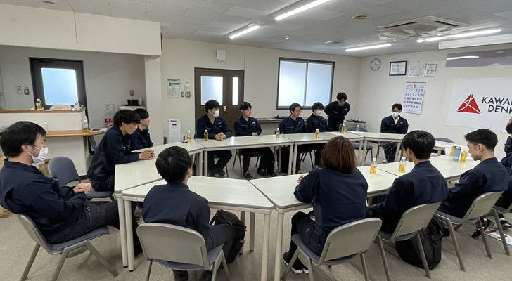 先輩社員が各新入社員に1名づつ付き、仕事面はもちろん私生活やマナー・躾に至るまで手本となり教えていく制度